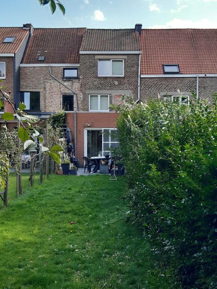 Onaangeroerd vertel het me Laboratorium Ruime woning te Gentbrugge met 3 slaapkamers, tuin en garage – Vandeven  vastgoed