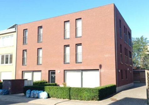 Instapklaar, energiezuinig appartement (2e verdiep) met 2 kamers, terras en parking te Brugge