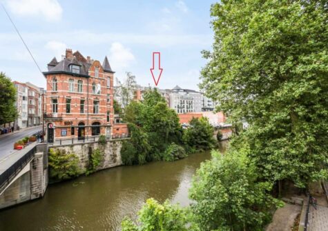 Unieke opbrengsteigendom, opgedeeld in 9 vergunde units, gelegen in een prachtige grote tuin in het centrum van Gent aan de Leie!