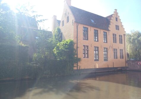 Unieke historische woning met tuin en garage aan de Lieve te Gent